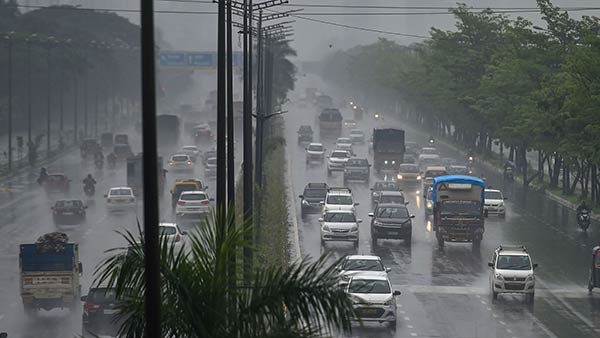 Heavy rains in Mumbai at Overnight.. affect road and rail traffic Heavy rains in Mumbai at Overnight.. affect road and rail traffic