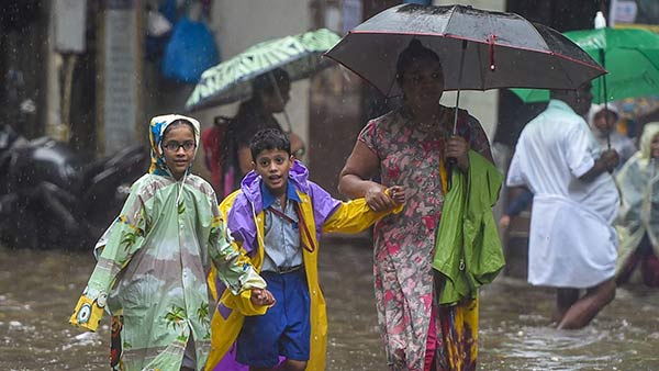Mumbai Rains: IMD issues red alert Mumbai Rains: IMD issues red alert