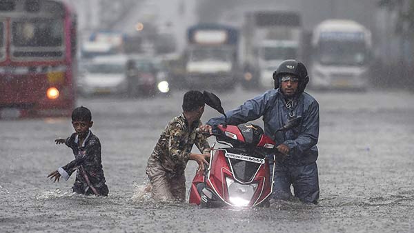 Mumbai Rains: IMD issues red alert Mumbai Rains: IMD issues red alert