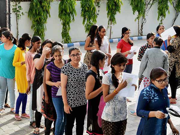 அரசு பள்ளி மாணவர்களுக்கு பயிற்சி