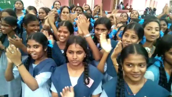 மாணவிகள் போராட்டம்