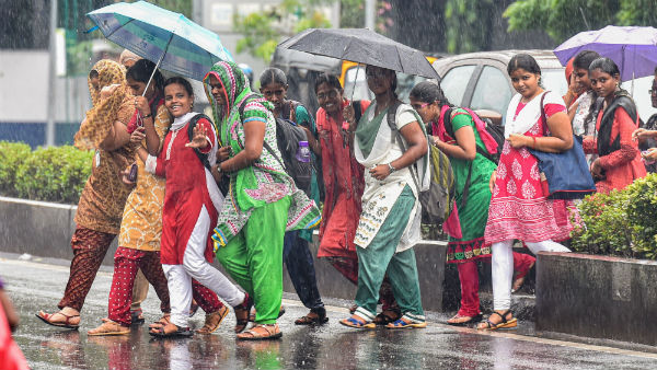 Heavy rains were widespread in Chennai and suburbs last night Heavy rains were widespread in Chennai and suburbs last night