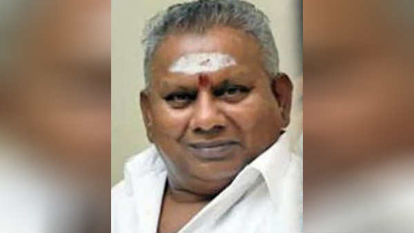 ராஜகோபாலுடன் வாக்கு வாதம்