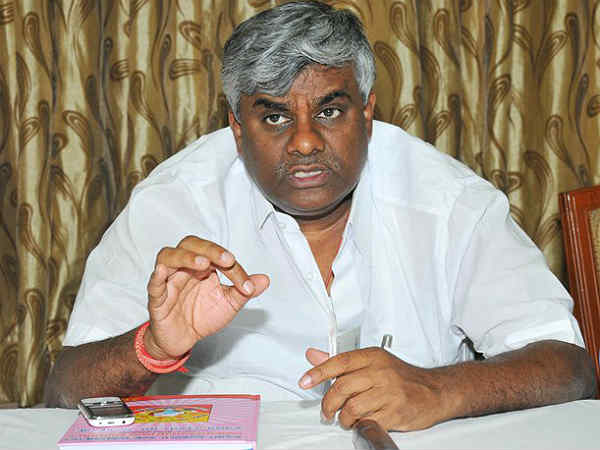 அதிருப்தி எம்.எல்.ஏக்களிடம் மன்னிப்பு கோரிய குமாரசாமி சகோதரர்