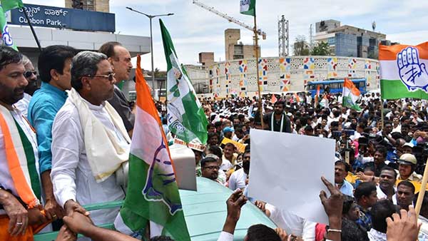 Karnataka Congress and JDS leaders stage protest against BJP Karnataka Congress and JDS leaders stage protest against BJP