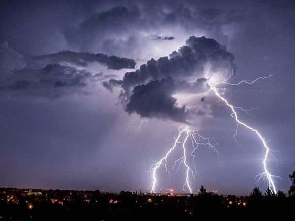 Shock in Uttar Pradesh, 32 killed a day In lightning strikes Shock in Uttar Pradesh, 32 killed a day In lightning strikes