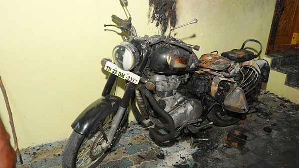 Two bikes fire near Chennai by mysterious people Two bikes fire near Chennai by mysterious people