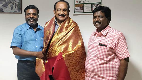 Vaiko meets LK Advani Vaiko meets LK Advani