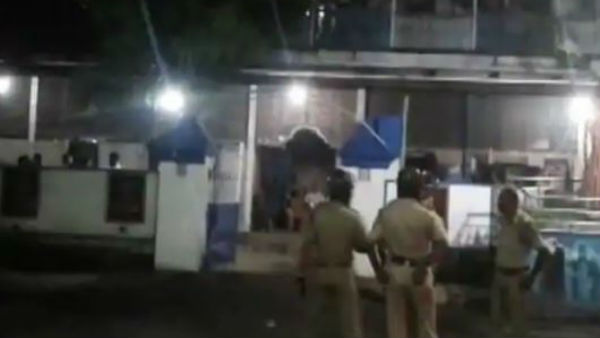 Bombs hurled outside BJP MP Arjun Singhs residence in WB Bombs hurled outside BJP MP Arjun Singhs residence in WB