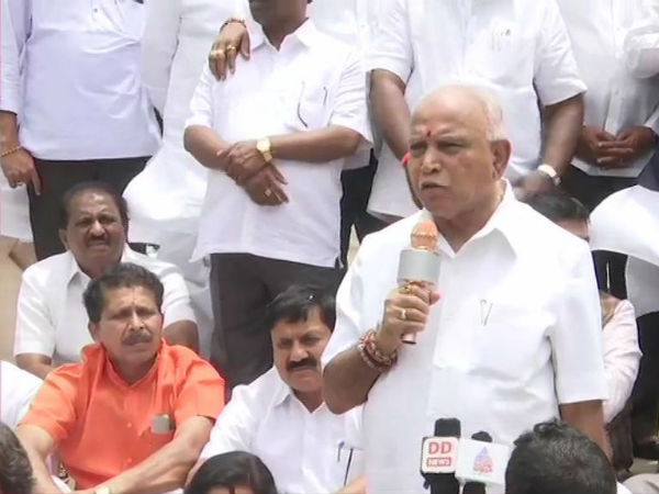 BJP will meet Karnataka Governor vajubhai vala over CM Kumaraswamy resignation BJP will meet Karnataka Governor vajubhai vala over CM Kumaraswamy resignation