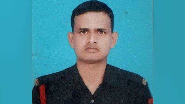 Jammu Kashmir: Army jawan killed as Pakistan violates ceasefire Jammu Kashmir: Army jawan killed as Pakistan violates ceasefire