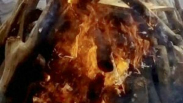 a group of Muslim Men Organise Cremation For Hindu Girl, ChantRam Naam Satya Hai a group of Muslim Men Organise Cremation For Hindu Girl, ChantRam Naam Satya Hai
