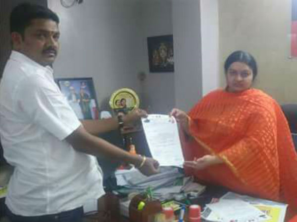 இதயம் வலிக்குது