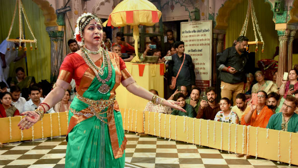 Hemamalini awes in her dance in Vrindavan temple fest Hemamalini awes in her dance in Vrindavan temple fest