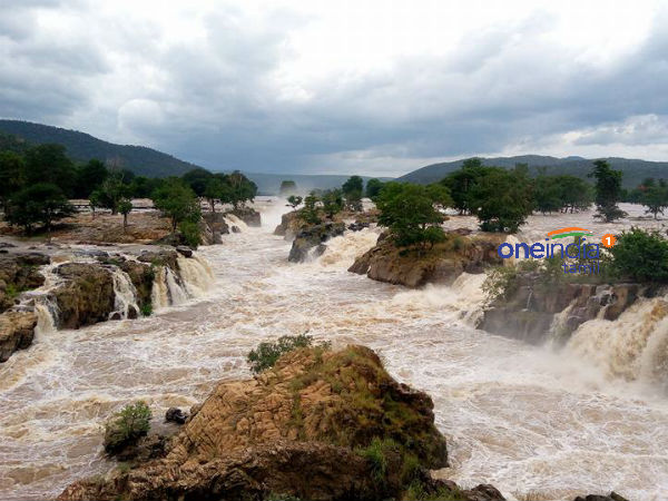 58 வருடத்தில் இல்லாத அளவிற்கு வெள்ளம்.. ஒகேனக்கல்லில் பெருக்கெடுக்கும் நீர்வரத்து.. வந்தாய் காவிரி! 