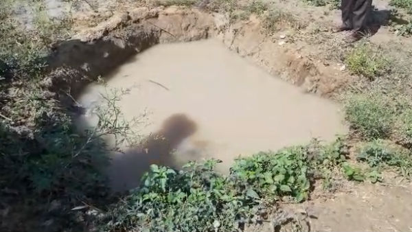 2 girls fell down and death rain flood near Vellore 2 girls fell down and death rain flood near Vellore