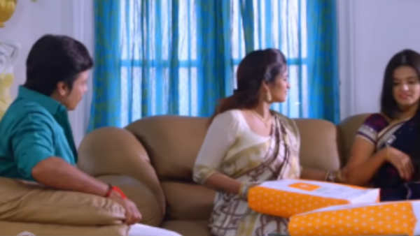 சவுந்தர்யா சந்தோஷத்தில்