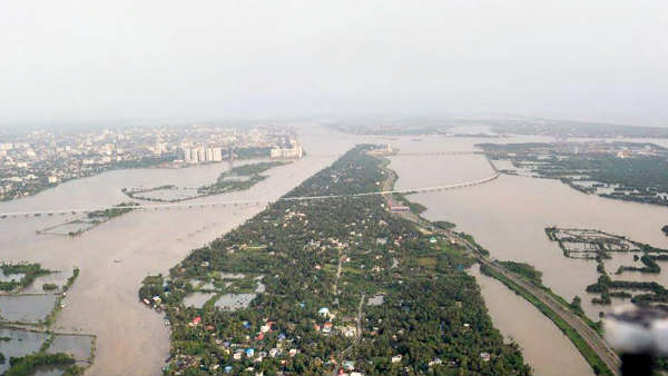 Floods: Kerala Death toll rises to 102 Floods: Kerala Death toll rises to 102