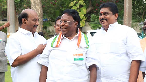 kiran bedi and narayanasamy share lighter moment during independence day tea party kiran bedi and narayanasamy share lighter moment during independence day tea party