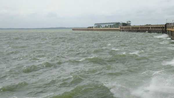ஆர்ப்பரிக்கும் வெள்ளம்