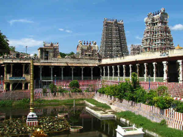 நரியை பரியாக்கிய சிவன்
