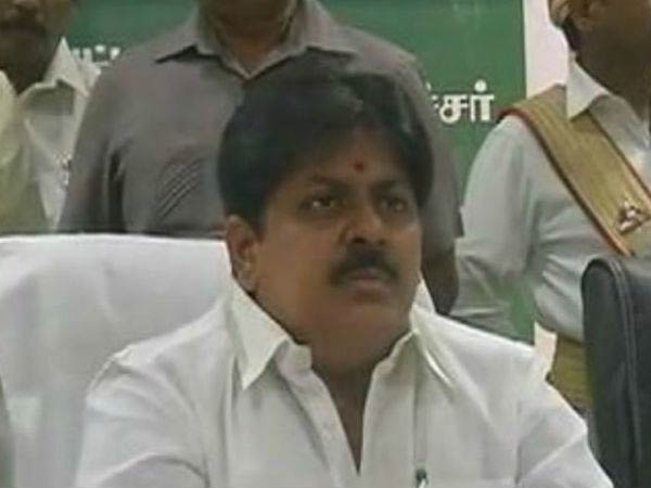 இழுக்கும் வேலைகளில் திமுக