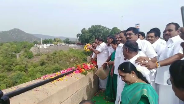 Tamilnadu CM Palanisamy opens Mettur dam Tamilnadu CM Palanisamy opens Mettur dam