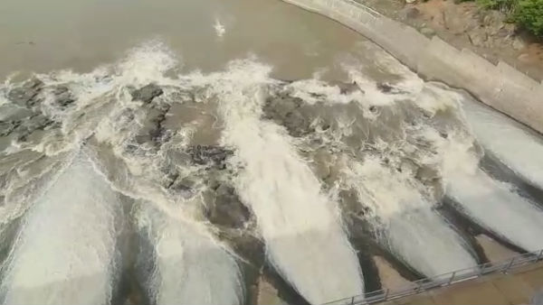High Flood alert on Trichy Cauvery banks High Flood alert on Trichy Cauvery banks