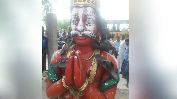 Unknown mob put slipper garland to Muniyappa god Unknown mob put slipper garland to Muniyappa god