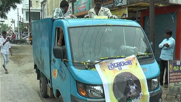 nizamabad people gives last respect to died dog and Buried nizamabad people gives last respect to died dog and Buried