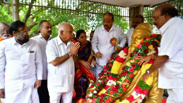 மரியாதையை செய்தார்