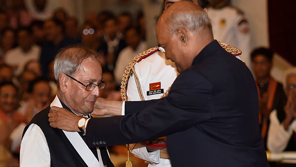Pranab Mukharjee conferred Bharat Ratna, Sonia and Rahul Gandhi did not attend Pranab Mukharjee conferred Bharat Ratna, Sonia and Rahul Gandhi did not attend