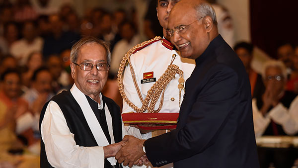 Pranab Mukharjee conferred Bharat Ratna, Sonia and Rahul Gandhi did not attend Pranab Mukharjee conferred Bharat Ratna, Sonia and Rahul Gandhi did not attend