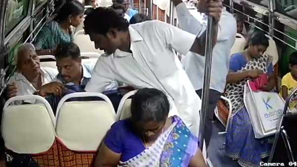 சுண்டி விடுகிறார்