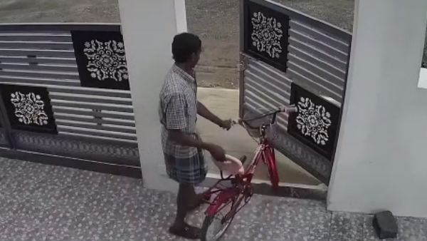CCTV footage about cycle theft near Erode CCTV footage about cycle theft near Erode