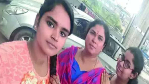 Wife and two daughters suicide in Bengaluru Wife and two daughters suicide in Bengaluru