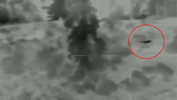 Army foils Pakistans BAT attack along LoC, kills intruder Army foils Pakistans BAT attack along LoC, kills intruder