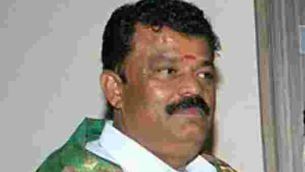 aiadmk ex minister cell phone missed in bjp meeting aiadmk ex minister cell phone missed in bjp meeting