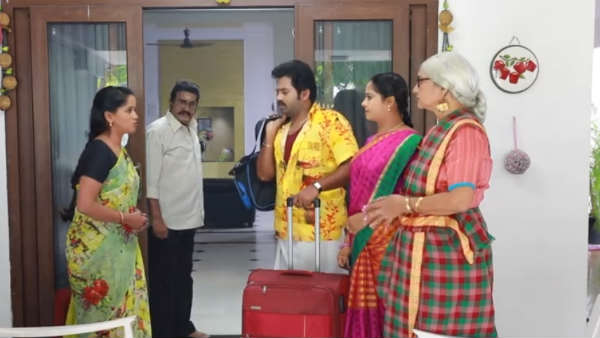பாரதி எதிரில்