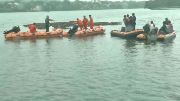 Madhya Pradesh: Boat capsizes during Ganpati Visarjan in Bhopal, 11 dead Madhya Pradesh: Boat capsizes during Ganpati Visarjan in Bhopal, 11 dead