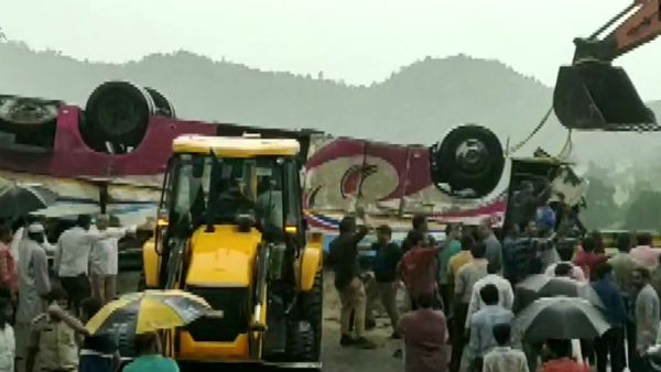 Gujarat bus accident: 21 killed, many injuried Gujarat bus accident: 21 killed, many injuried
