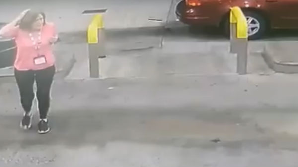 A Shockng video shows Deer jumps over Woman and kicks her head A Shockng video shows Deer jumps over Woman and kicks her head