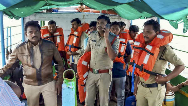 61 missing as boat capsizes Godavari River in East Godavari district 61 missing as boat capsizes Godavari River in East Godavari district