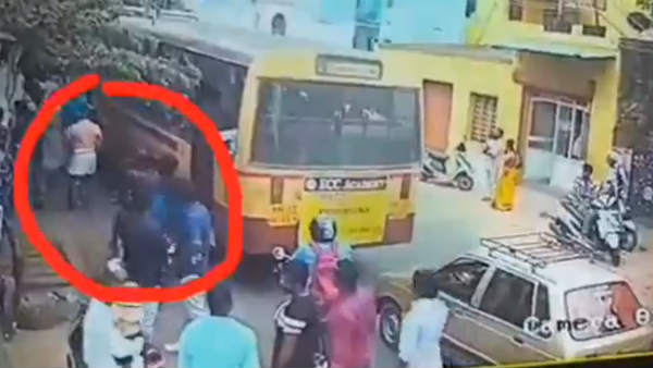 govt bus driver attacked by crowd govt bus driver attacked by crowd