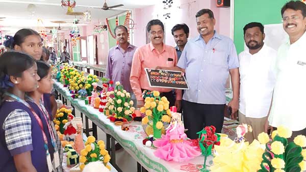 handicrafts exhibition held in karaukudi school handicrafts exhibition held in karaukudi school