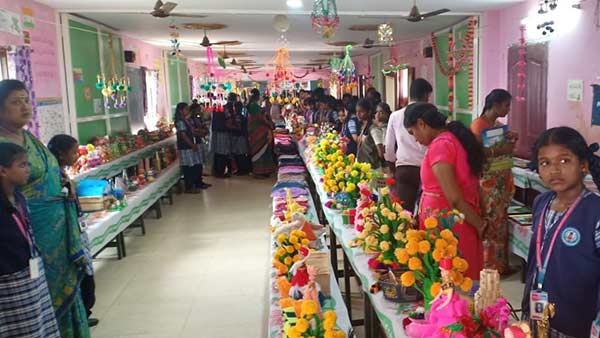 handicrafts exhibition held in karaukudi school handicrafts exhibition held in karaukudi school