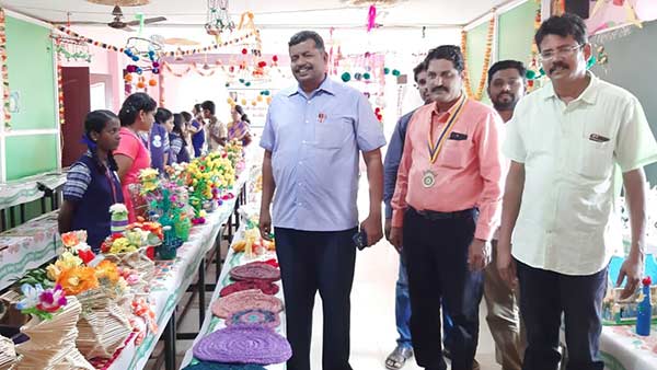 handicrafts exhibition held in karaukudi school handicrafts exhibition held in karaukudi school