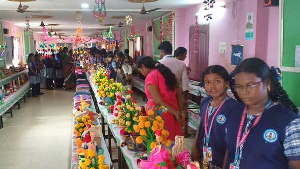handicrafts exhibition held in karaukudi school handicrafts exhibition held in karaukudi school