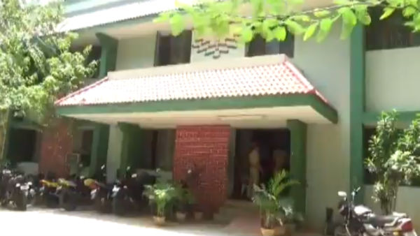 நேரம் பார்த்த கும்பல்