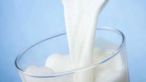Milk Price touces Rs 140 per litre in Pakistan Milk Price touces Rs 140 per litre in Pakistan